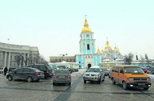 Киевские святыни превратились в парковки