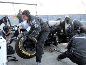 Компания Pirelli выбрала типы шин для первых трех Гран-при Формулы-1