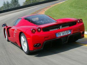 Ferrari сделает преемником суперкара Enzo 920-сильный гибрид