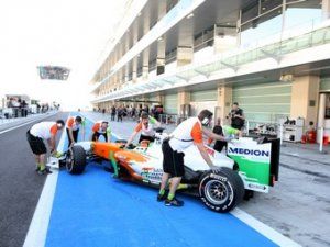 FIA не будет снижать скорость болидов Формулы-1 на пит-лейне