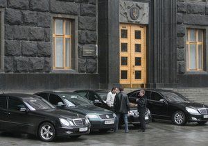 Корреспондент: Украина в сотни раз опережает страны Европы по числу служебных автомобилей