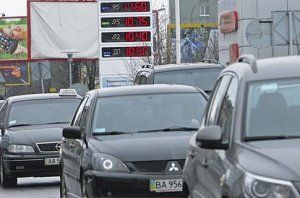 В середине марта бензин будет по 11 гривен за литр