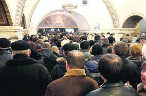 Масштабный пожар в киевском метро: люди молились, падали и готовились к смерти (Фото, Видео)