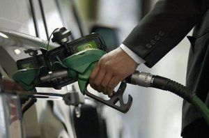 Удержать цены на бензин могут только новые налоги  эксперт