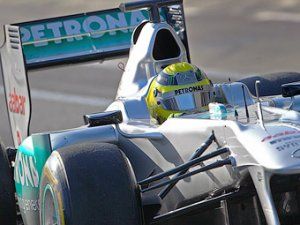 В FIA объяснили причину легализации воздуховода Mercedes AMG