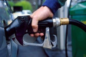 Власть попросит трейдеров не повышать цены на бензин
