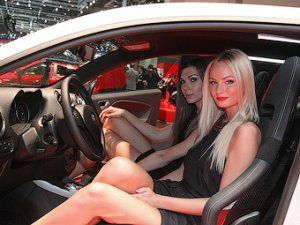 В России удвоилось число женщин за рулем
