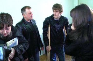 Трибунал над наркоманом, въехавшим в массу людей в Луганске: подозреваемый не открылся, а его жертвы пришли на костылях