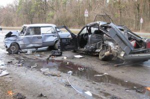 ДТП под Киевом: из-за внимания автолюбителя случилась парная трагедия, пять потерпевших (Фото)