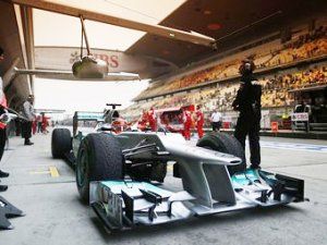 Команду Mercedes AMG отштрафовали за плохо прикрепленное колесо