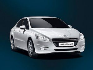 Компания Peugeot представила третью гибридную модель