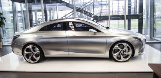 В Киев привезли уникальный концепт Mercedes CSC