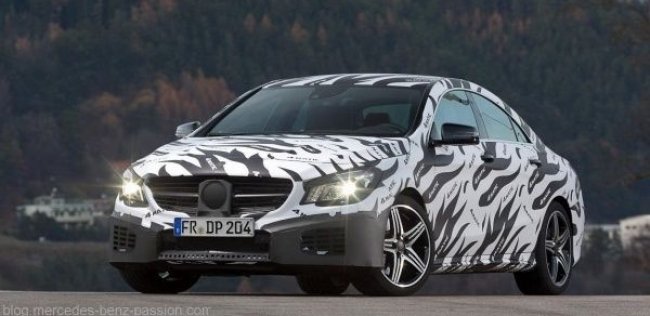 Немцы показали в движении новый седан Mercedes CLA