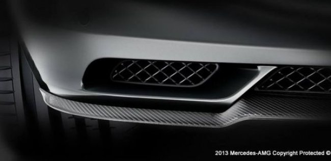 «Мерседес» показал фрагменты новой AMG-модели