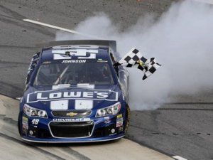 Джимми Джонсон выиграл шестой чемпионский титул в NASCAR