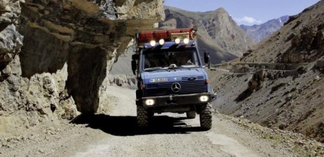 Mercedes-Benz Unimog проехал на высоте 5400 м