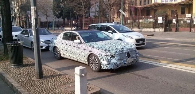 Новое поколение Mercedes-Benz E-Class тестируют в Италии