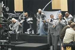В Соединенных Штатах сделан оркестр из компонентов Форд Фокус