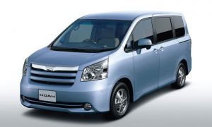 Toyota отзывает более 600 000 минивэнов Noah и Voxy