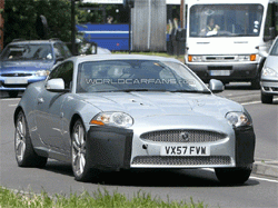 Появились шпионские снимки обновленного Jaguar XK-R