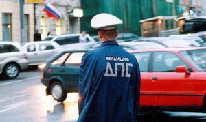 В Петербурге пьяный милиционер ограбил и избил водителя, не давшего ему взятку
