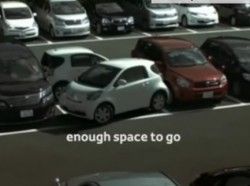 Рекламное видео парковки на новом Toyota iQ