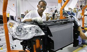 Дженерал Моторс снижает 2000 сотрудников в Соединенных Штатах