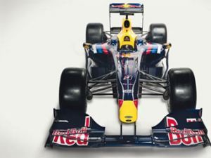 Бригада Red Bull продемонстрировала свежий болид RB5