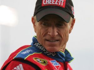 50-летний ветеран NASCAR проведет в следующем году полный сезон в Sprint Cup