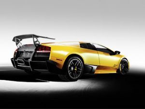Компания Lamborghini разорвала отношения с российским дилером