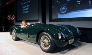 Гоночный Jaguar C-Type Фила Хилла продан за 2 530 000 долларов