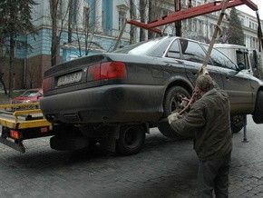 Киевским водителям расскажут, как освободить авто от блокиратора