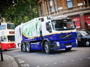 Volvo испытывает новые гибридные мусоровозы