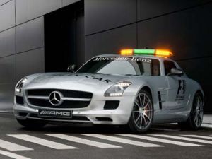 Новый Mercedes-Benz SLS AMG во главе гонки «Формулы-1»