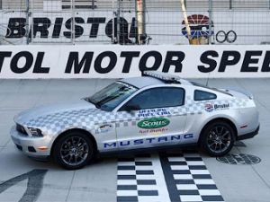 Ford Mustang проедет по треку NASCAR без дозаправки тысячу кругов