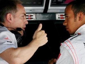 Босс McLaren простил Хэмильтона за критику команды
