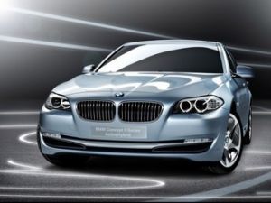 BMW запустит в серию гибридную пятерку через год