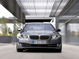 Компания BMW стала лидером премиум-сегмента