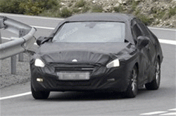 Появились шпионские фото седана Peugeot 508