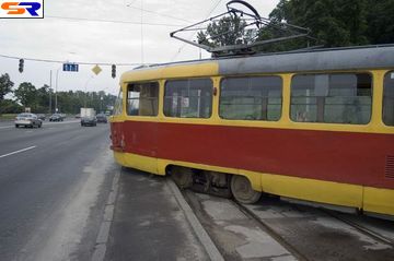 Позавчера в Киеве на бульварной сошел с рельсов трамвай (Репортаж).