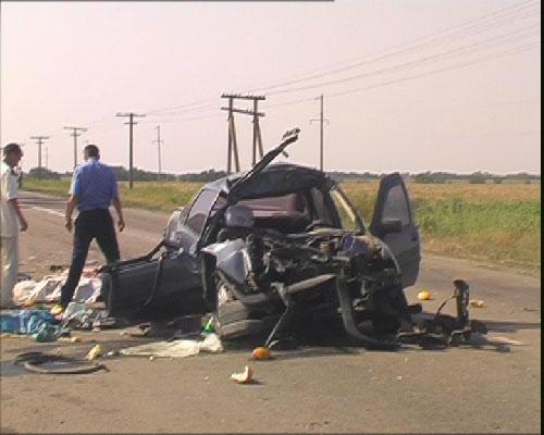 ДТП: "Opel" налетел в трактор, 4 человека были убиты. ФОТО