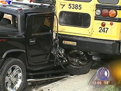 Hummer против школьного автобуса. ФОТО