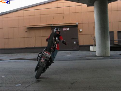 Трюки на мотоциклах. ФОТО