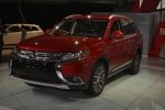  Mitsubishi Outlander    -  7