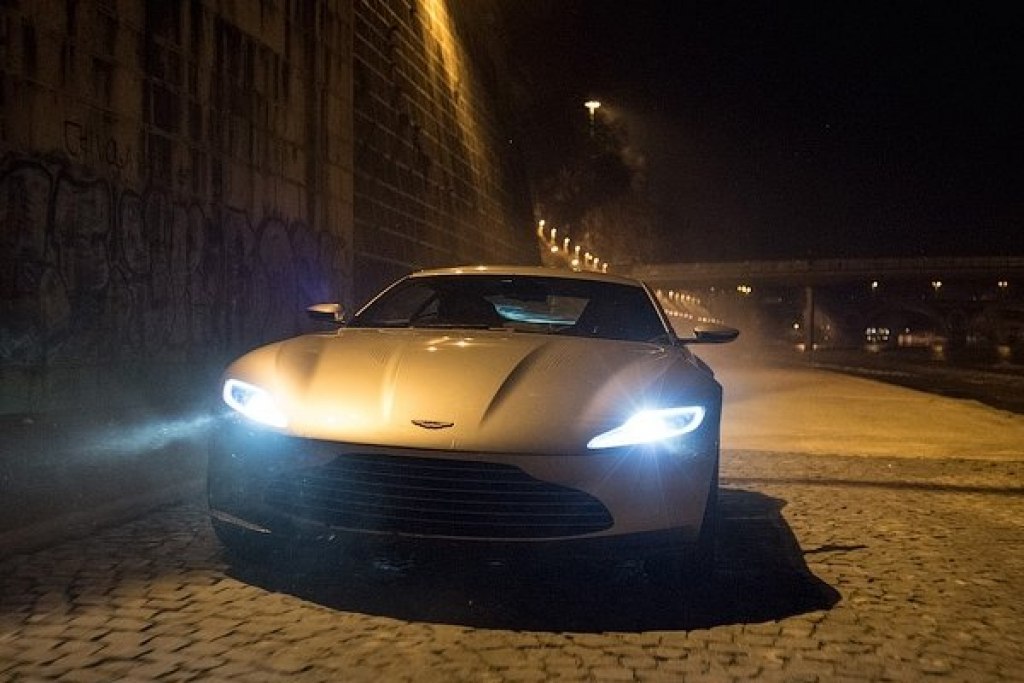 Aston martin джеймса бонда