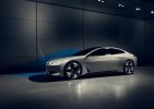 BMW определилась с датой дебюта электрокара i4 - фото 6