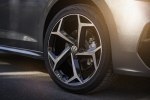 Volkswagen представил в Детройте новый Passat - фото 14