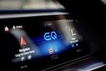 Mercedes-Benz представила особую версию электрического кроссовера EQC Edition - фото 3
