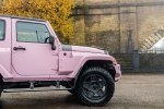 Брутальный Jeep Wrangler превратили в авто для романтиков - фото 9