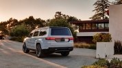 Новый Grand Wagoneer: Jeep вступает в борьбу с Range Rover - фото 7
